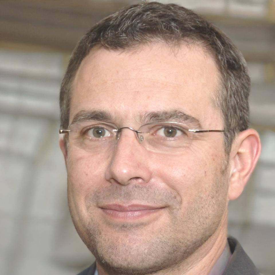 Carlos Mendoza - Director Creativo Senior